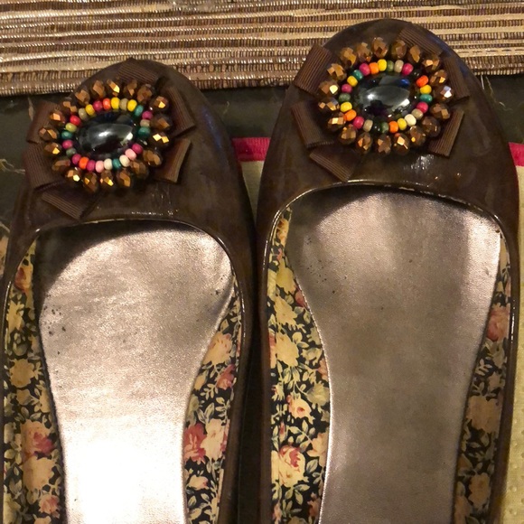 Brown flat shoes - Picture 2 of 3